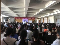 刘启正老师走进西华县人民医院《做爱岗敬业的好员工》专题培训