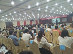 刘启正老师走进唐山《顶天立地做中层》专题培训