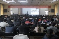 刘启正老师走进新郑市卫生系统进行《做最高效的中层》专题培训